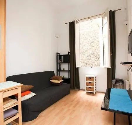 Appartement A Deux Pas Des Champs-elysee Paris