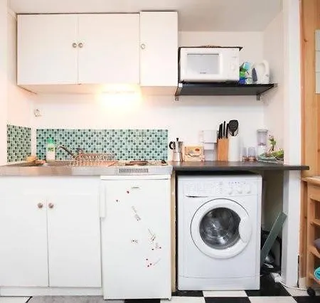 Appartement A Deux Pas Des Champs-elysee Paris