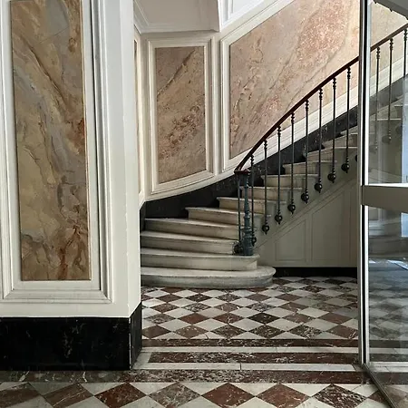 A Deux Pas Des Champs-elysee Appartement *